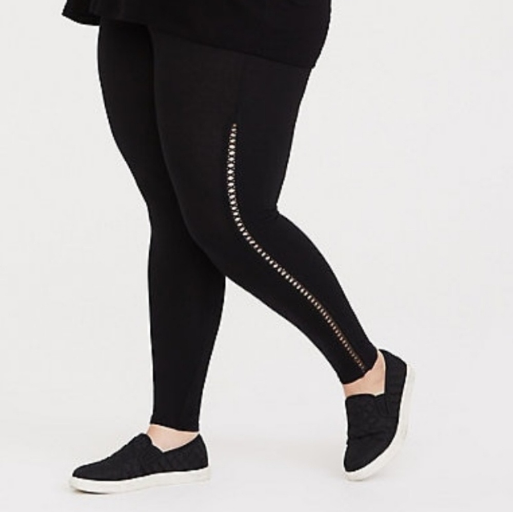 Torrid Black Lattice Trim Leggings SZ 2 BRAND NEW